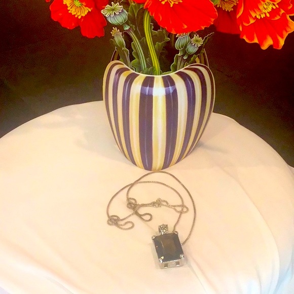 Beautiful Large “Topaz” like stone 16” silver chain. - Picture 2 of 8